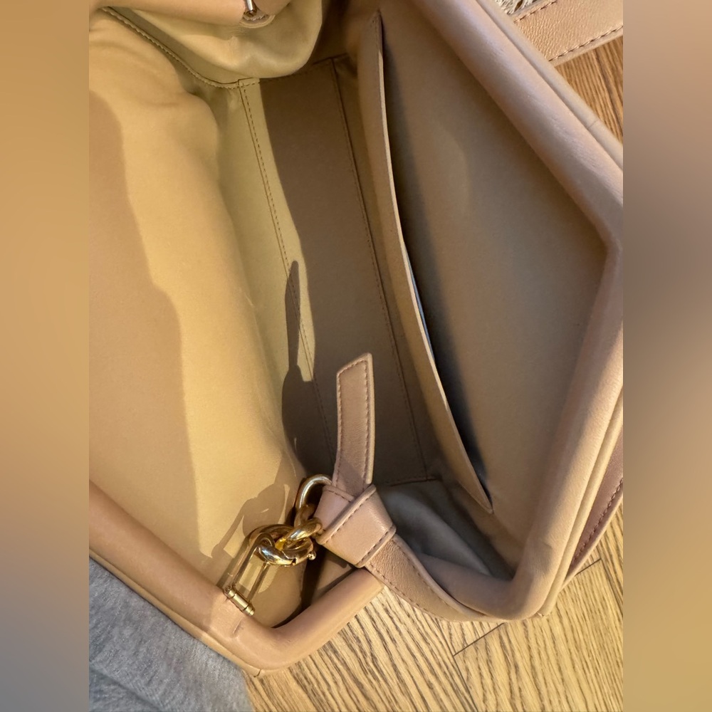 Bottega crème/tan clutch - Picture 4 of 16